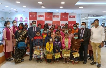 Senco offers goodie bags to less privileged children