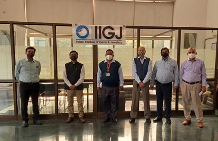 Department of Post officials were welcomed at IIGJ Jaipur by Nirmal Kumar Bardiya, Regional Chairman, GJEPC
