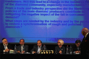 Moderator Chaim Even-Zohar and the chairpeople of the industry workshops that were held November 15 to discuss the topics to be raised at the Antwerp Diamond Symposium.