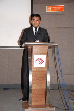 Aagam Sanghavi addressing the gathering