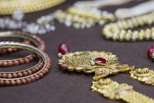  Gold, Silver Prices Likely to Track Crude Oil in Near Term