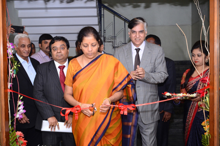 From (L-R): Manoj Dwivedi, Joint Secretary and In-charge EP (G&J) Section,Smt. Nirmala Sitharaman,Honâ€™ble Minister of State (IC) for Commerce & Industry, Government of India, Praveenshankar Pandya, Chairman,GJEPC