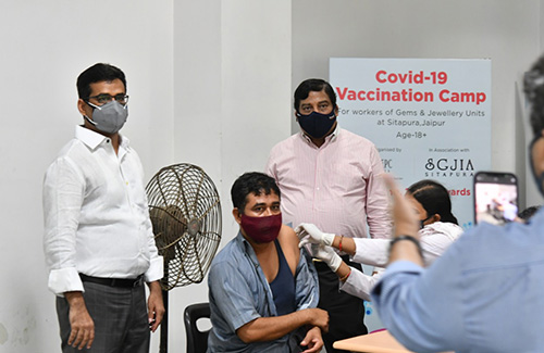(Standing, right) Nirmal Kumar Bardiya, GJEPC Rajasthan Regional Chairman, at the Covid-19 vaccination camp to inoculate more than 25,000 workers from Sitapura Industrial Area.
